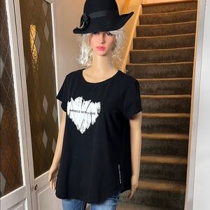 Simply Vera Black & White Graphic T shirt Handle with Lpve